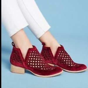 Jeffrey Campbell Taggart Booties Wine Velvet Brand New in Box Size 7.